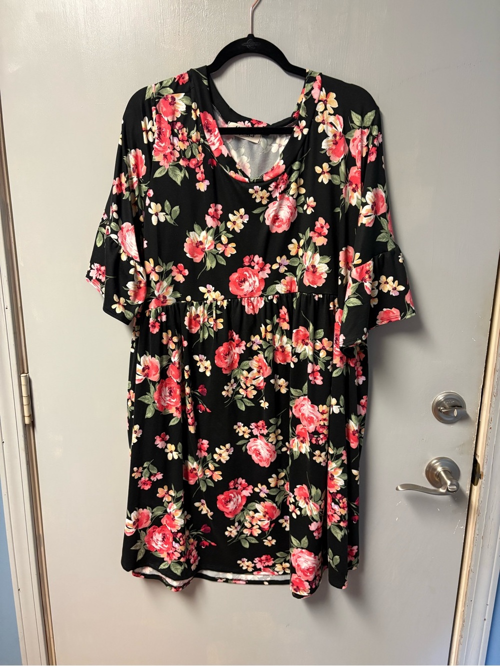 Floral Scoop Neck Women’s casual dress- Black with Pink Roses - size 3x